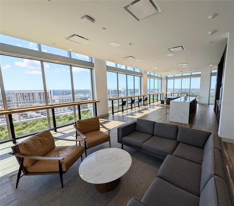 Activo con contrato: $1,564,000 (2 camas, 2 baños, 2052 Pies cuadrados)