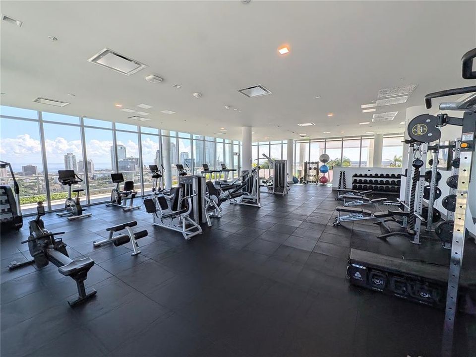 Activo con contrato: $1,564,000 (2 camas, 2 baños, 2052 Pies cuadrados)