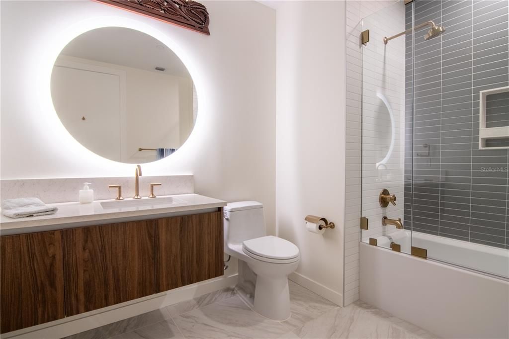 Activo con contrato: $1,564,000 (2 camas, 2 baños, 2052 Pies cuadrados)