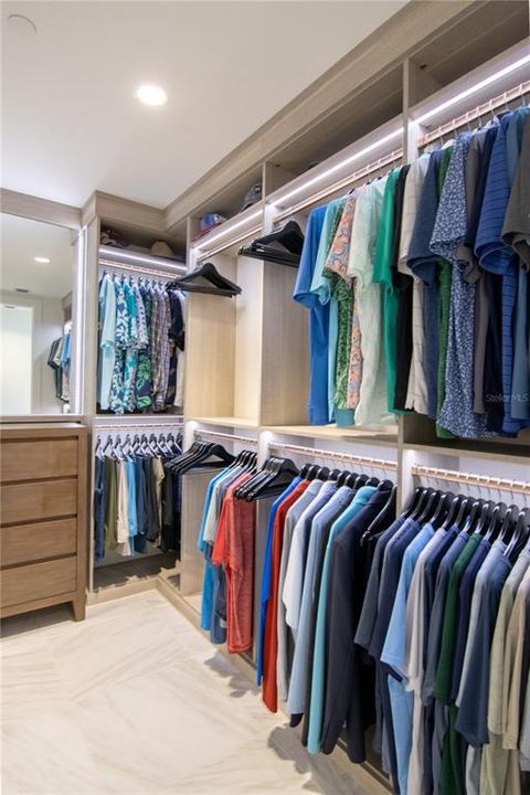 Activo con contrato: $1,564,000 (2 camas, 2 baños, 2052 Pies cuadrados)