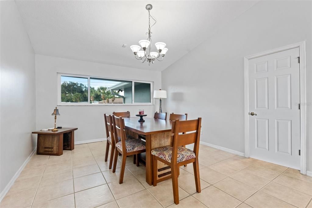 待售: $2,500,000 (4 贝兹, 2 浴室, 3062 平方英尺)