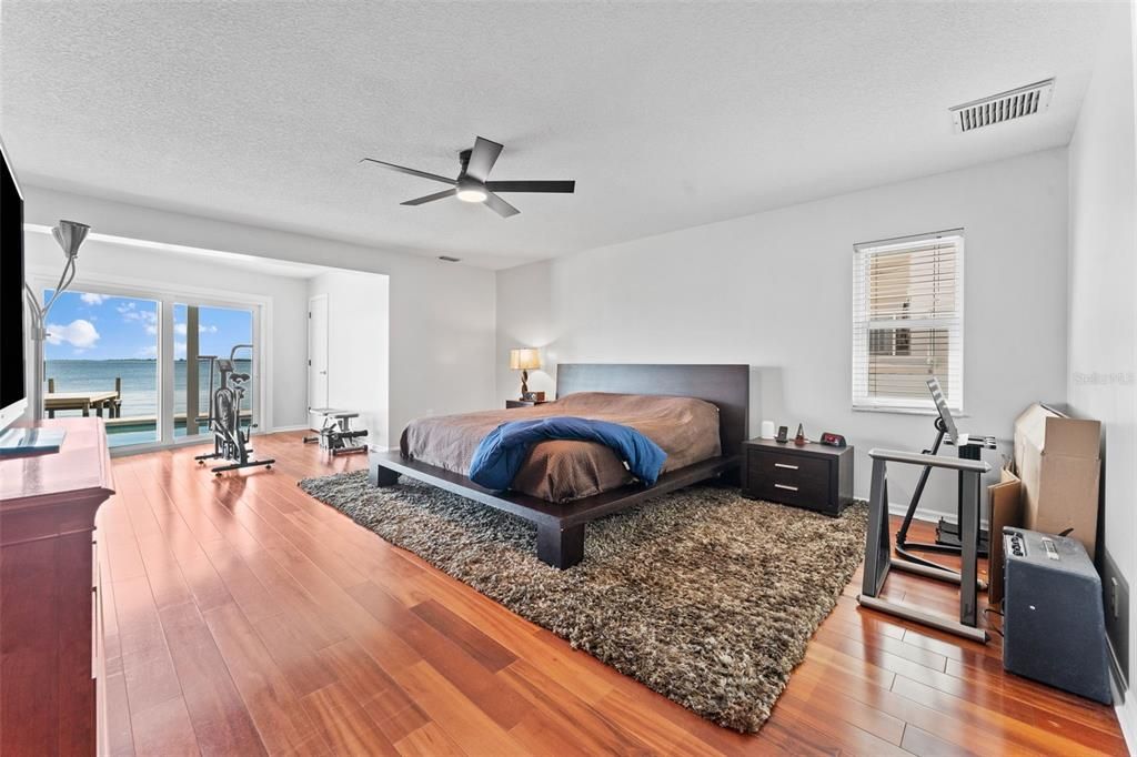 待售: $2,500,000 (4 贝兹, 2 浴室, 3062 平方英尺)