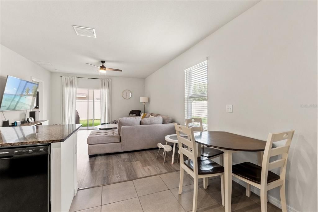 待售: $375,000 (3 贝兹, 2 浴室, 1546 平方英尺)