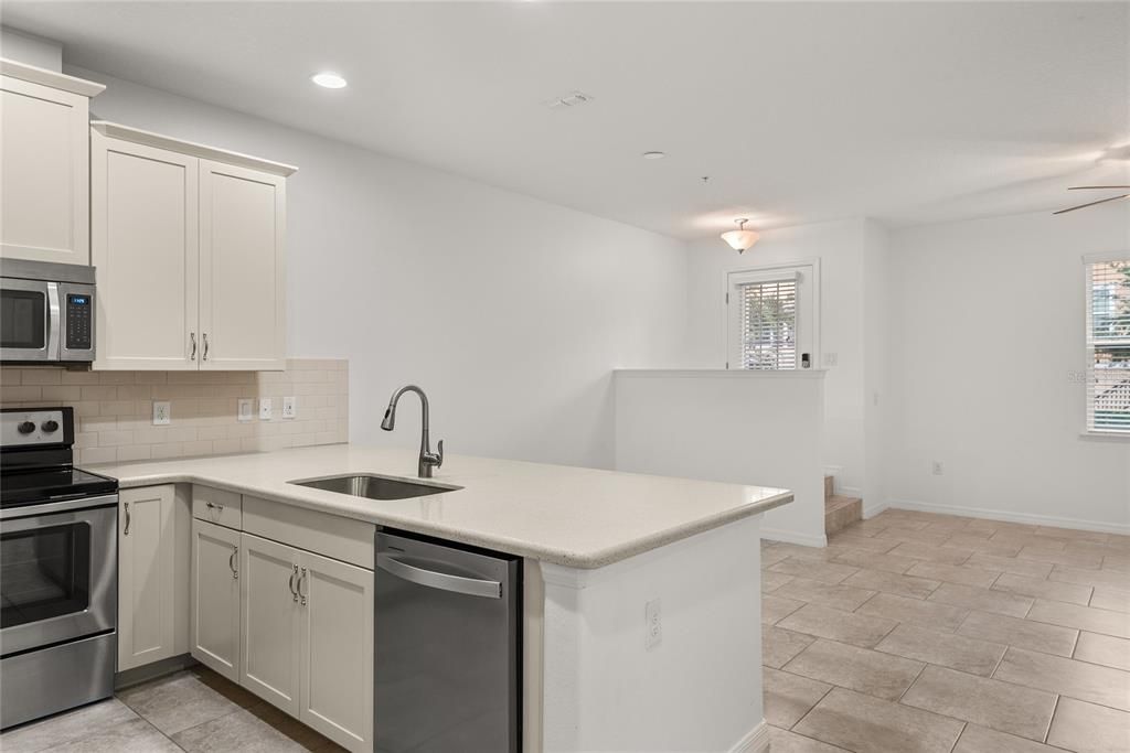 For Rent: $2,600 (3 beds, 3 baths, 1519 Square Feet)