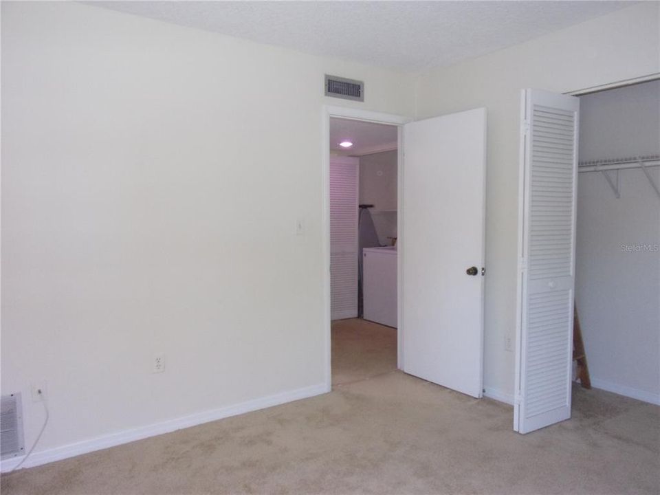 Active With Contract: $200,000 (2 beds, 2 baths, 1035 Square Feet)