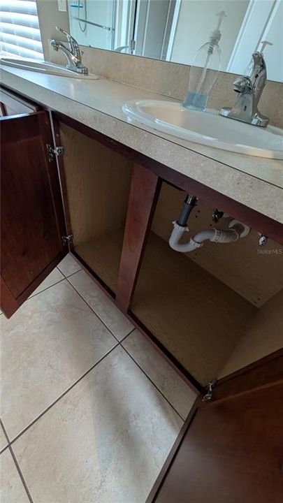 Active With Contract: $1,850 (2 beds, 2 baths, 1305 Square Feet)