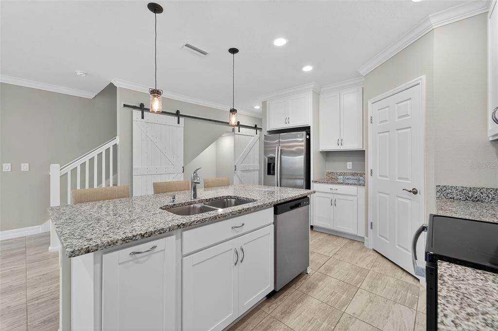 出租: $2,250 (3 贝兹, 2 浴室, 1575 平方英尺)