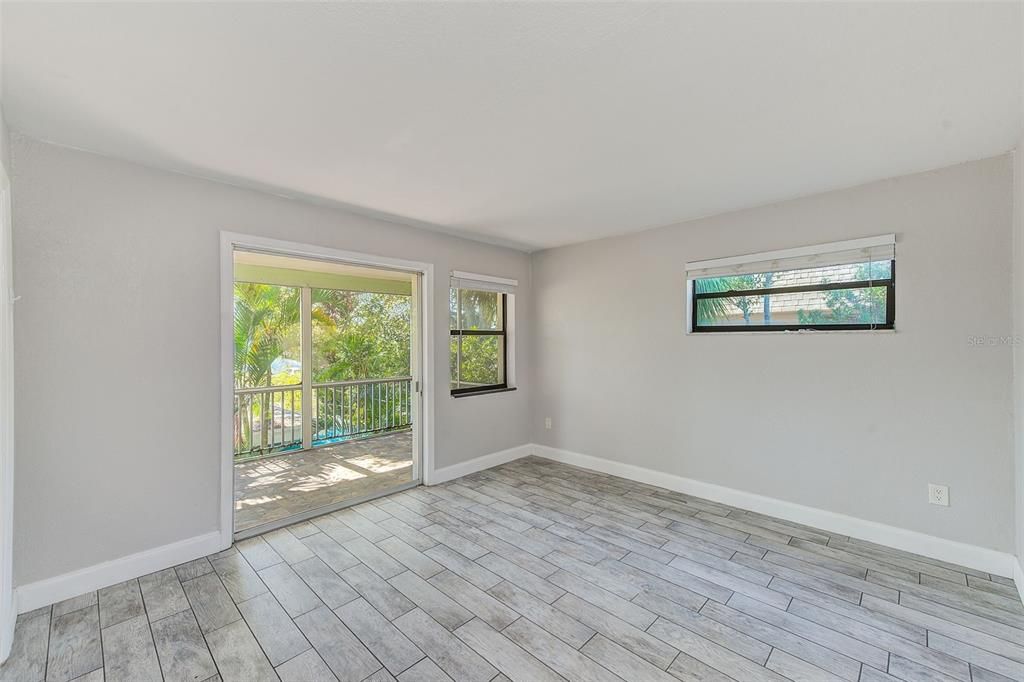 Active With Contract: $1,595 (2 beds, 1 baths, 840 Square Feet)
