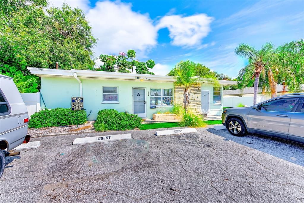 Active With Contract: $1,595 (2 beds, 1 baths, 840 Square Feet)