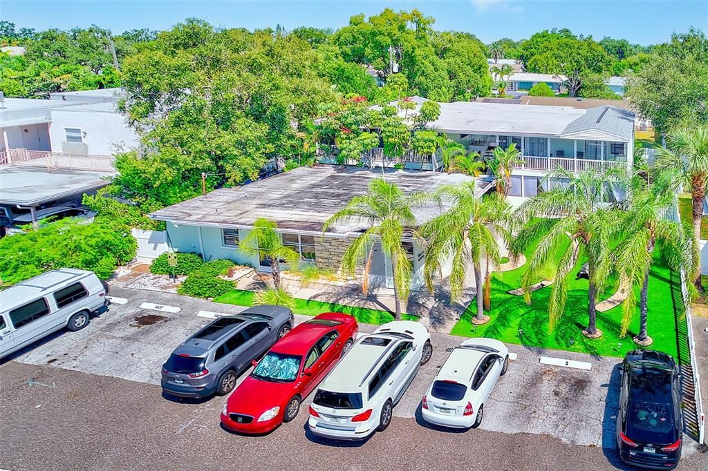 Active With Contract: $1,595 (2 beds, 1 baths, 840 Square Feet)