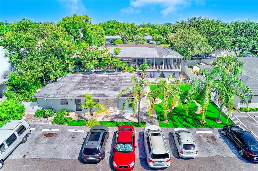 Active With Contract: $1,595 (2 beds, 1 baths, 840 Square Feet)