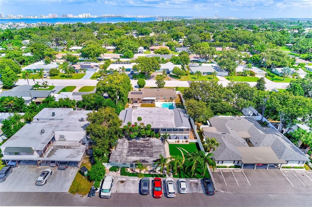 Active With Contract: $1,595 (2 beds, 1 baths, 840 Square Feet)