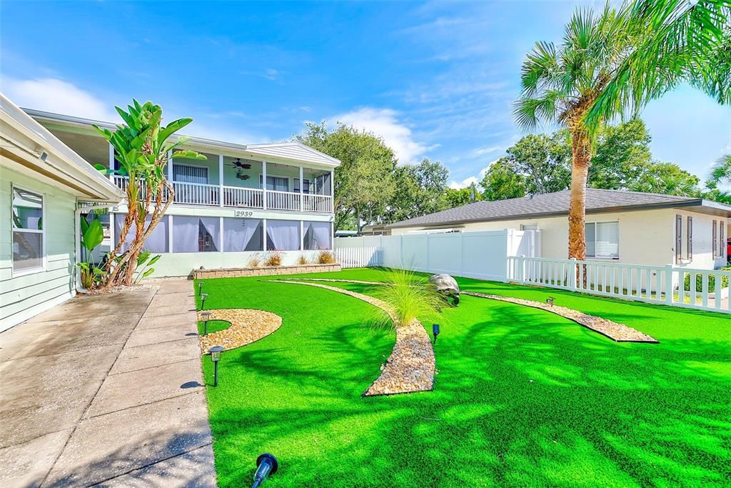 Active With Contract: $1,595 (2 beds, 1 baths, 840 Square Feet)