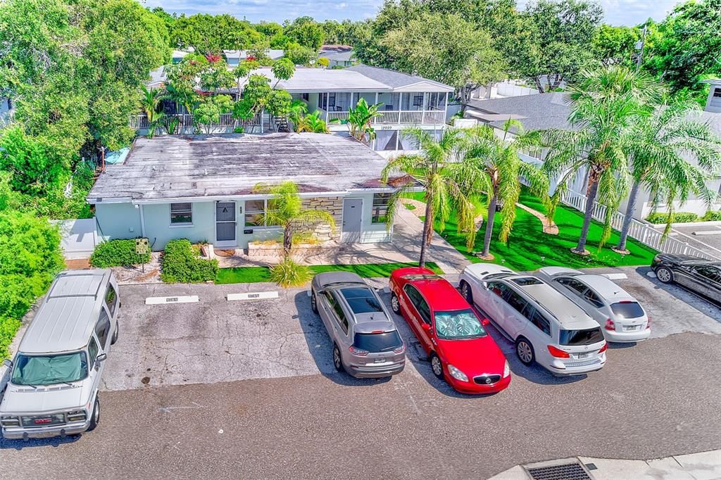 Active With Contract: $1,595 (2 beds, 1 baths, 840 Square Feet)