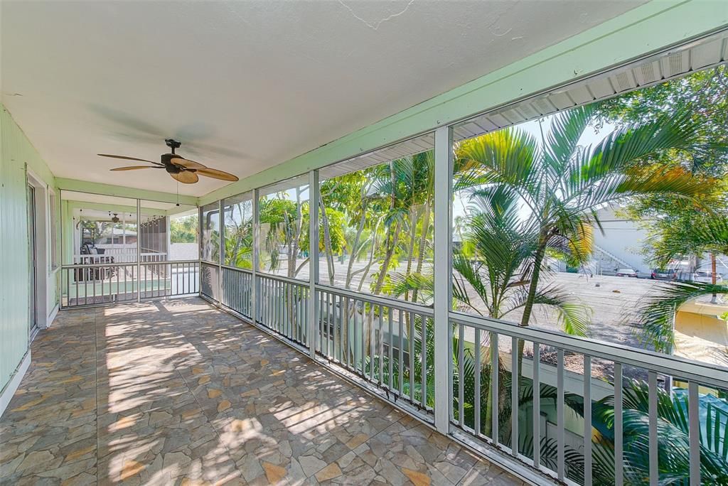 Active With Contract: $1,595 (2 beds, 1 baths, 840 Square Feet)