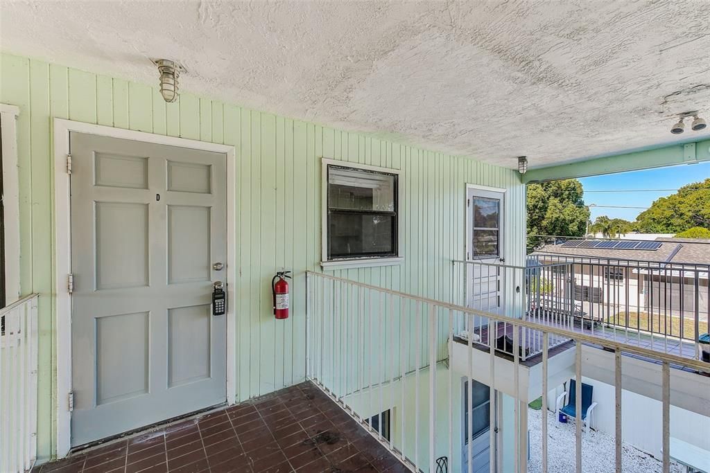 Active With Contract: $1,595 (2 beds, 1 baths, 840 Square Feet)