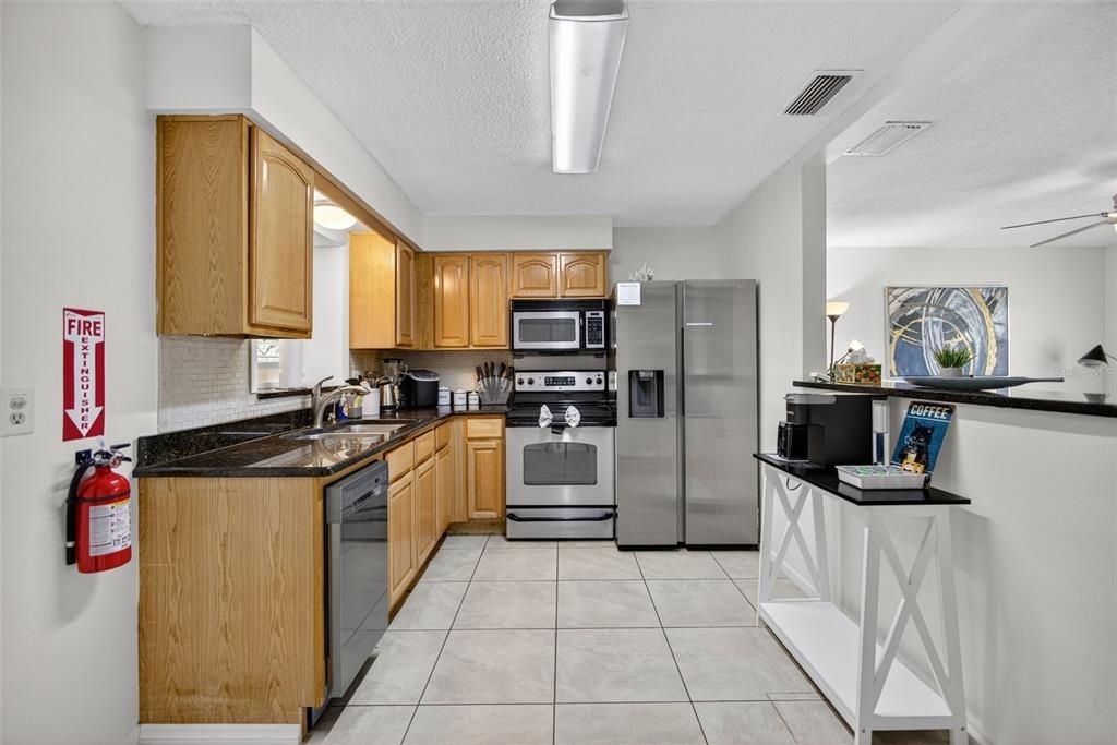 Activo con contrato: $2,300 (2 camas, 2 baños, 713 Pies cuadrados)