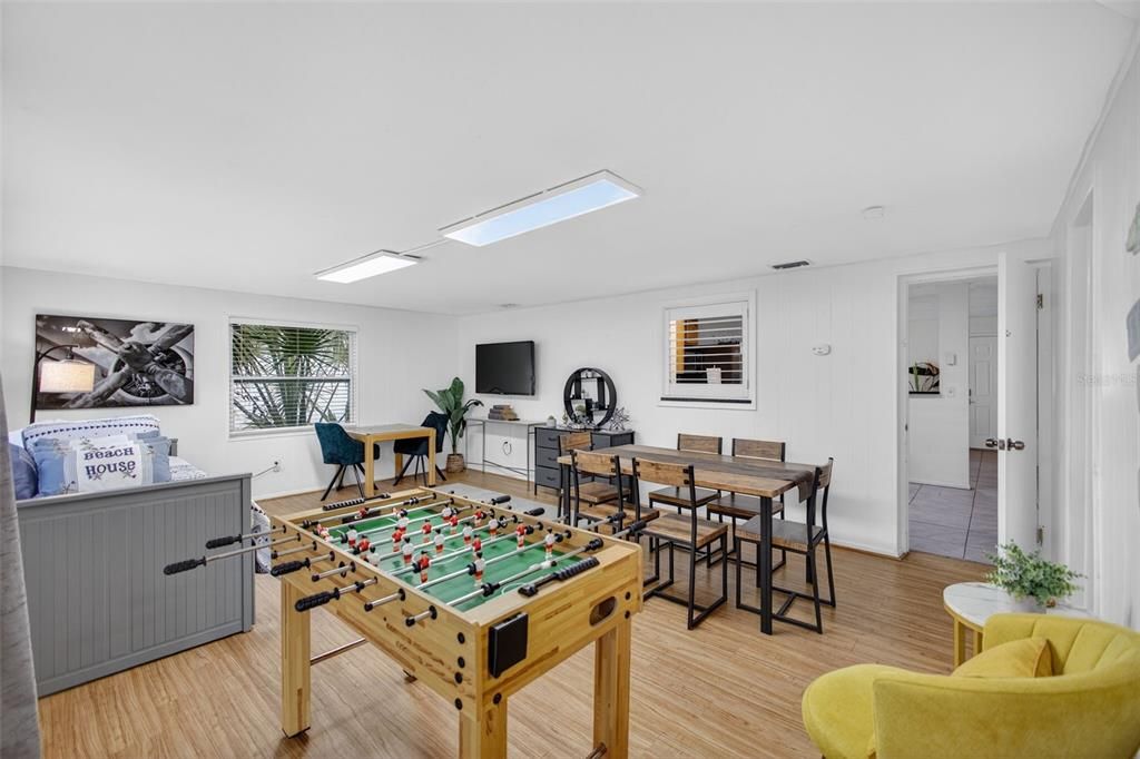 Activo con contrato: $2,300 (2 camas, 2 baños, 713 Pies cuadrados)