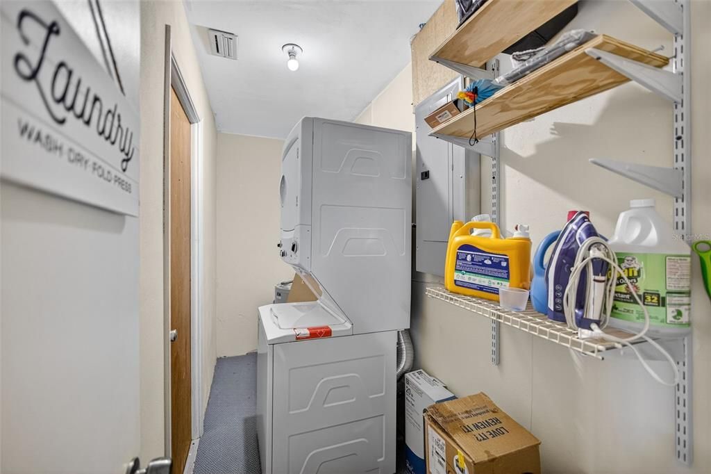 Activo con contrato: $2,300 (2 camas, 2 baños, 713 Pies cuadrados)