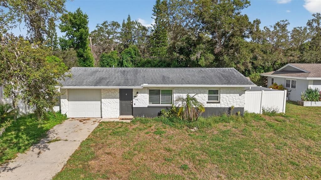 Activo con contrato: $2,300 (2 camas, 2 baños, 713 Pies cuadrados)