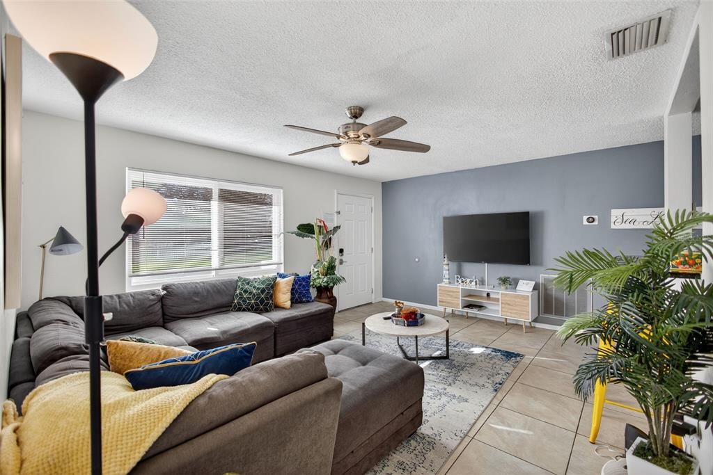 Activo con contrato: $2,300 (2 camas, 2 baños, 713 Pies cuadrados)