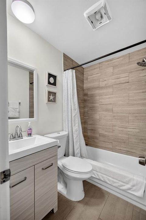 Activo con contrato: $2,300 (2 camas, 2 baños, 713 Pies cuadrados)