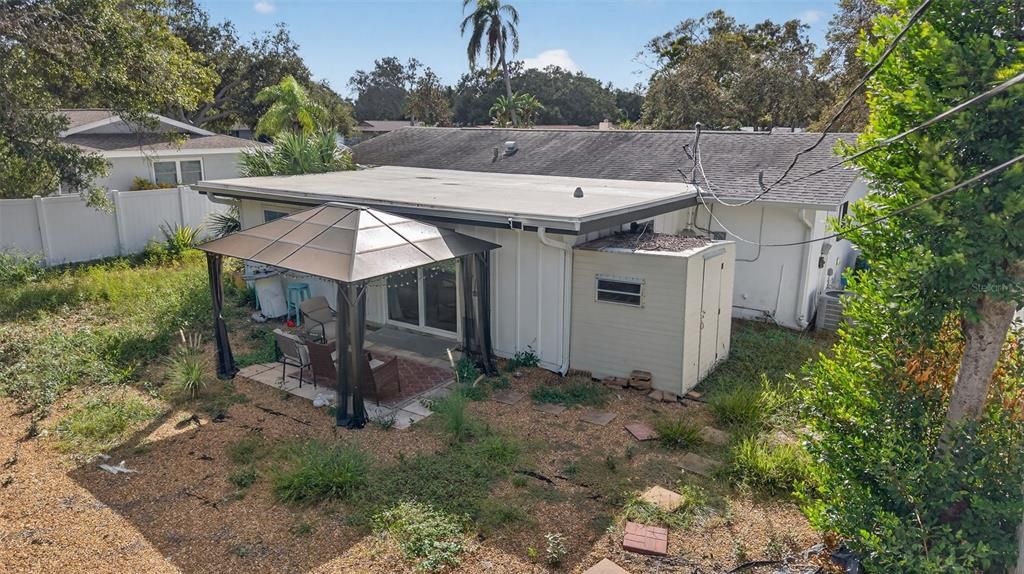 Activo con contrato: $2,300 (2 camas, 2 baños, 713 Pies cuadrados)