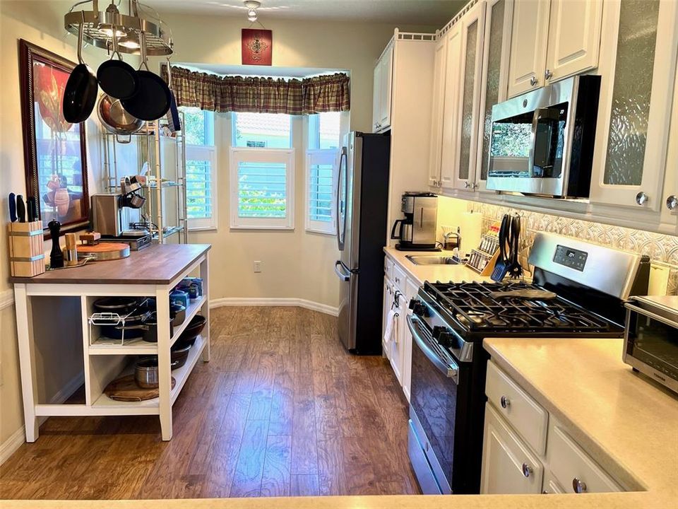 Active With Contract: $379,000 (2 beds, 2 baths, 1555 Square Feet)