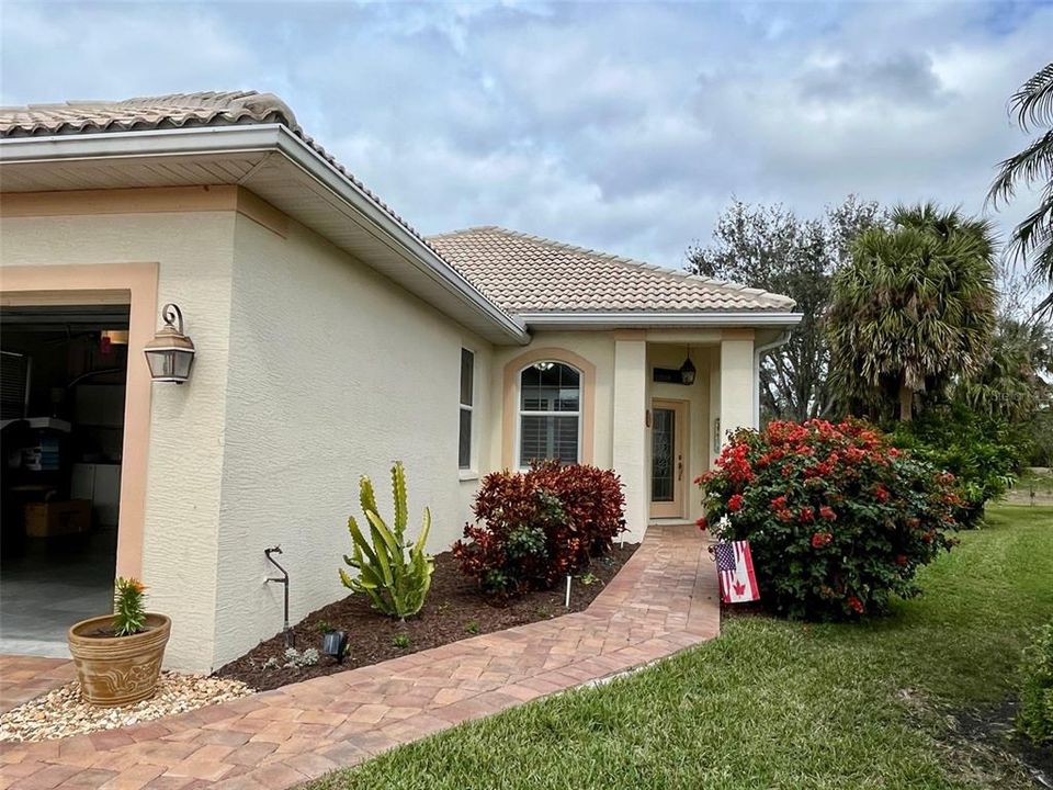 Active With Contract: $379,000 (2 beds, 2 baths, 1555 Square Feet)