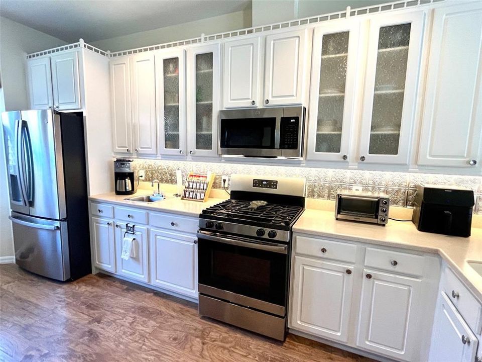 Active With Contract: $379,000 (2 beds, 2 baths, 1555 Square Feet)