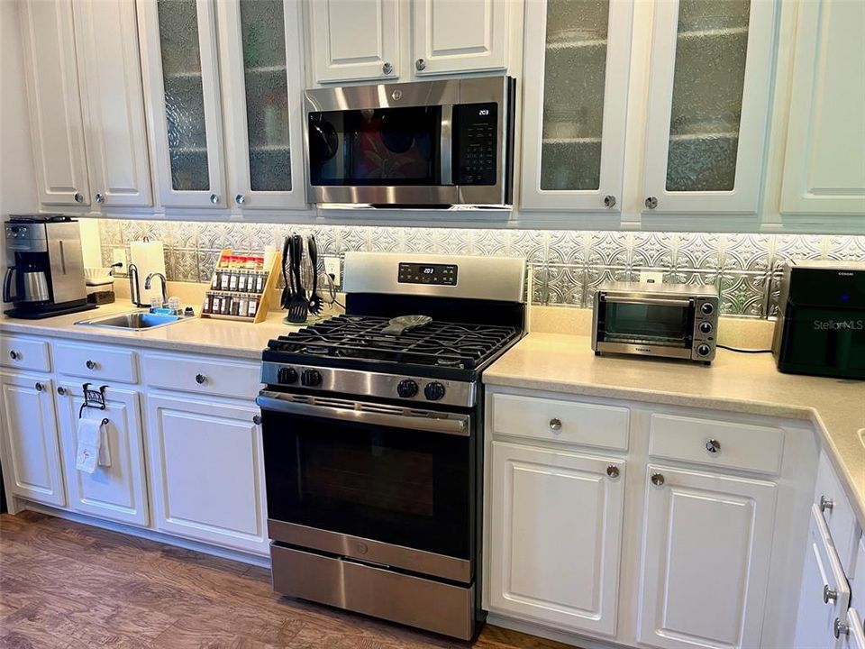 Active With Contract: $379,000 (2 beds, 2 baths, 1555 Square Feet)