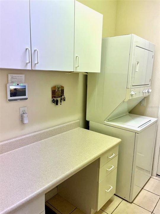 Active With Contract: $379,000 (2 beds, 2 baths, 1555 Square Feet)