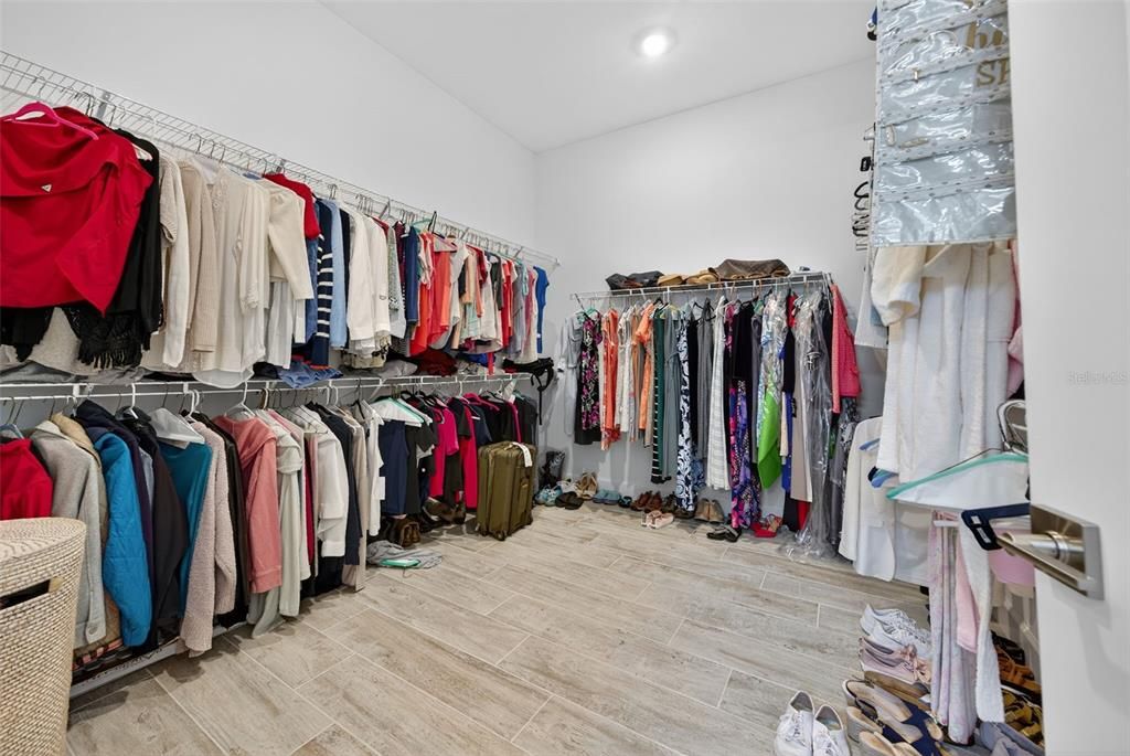 For Sale: $975,000 (3 beds, 3 baths, 2508 Square Feet)