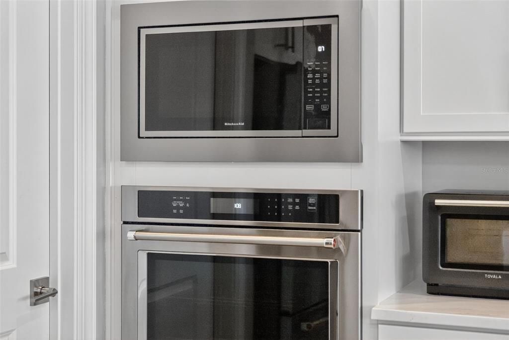 For Sale: $975,000 (3 beds, 3 baths, 2508 Square Feet)