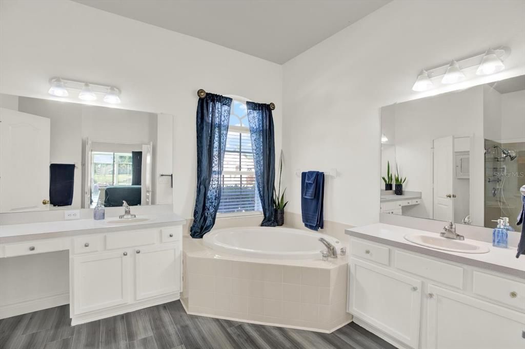 For Sale: $499,000 (4 beds, 3 baths, 3170 Square Feet)