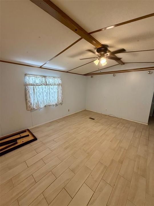 For Sale: $150,000 (2 beds, 2 baths, 924 Square Feet)