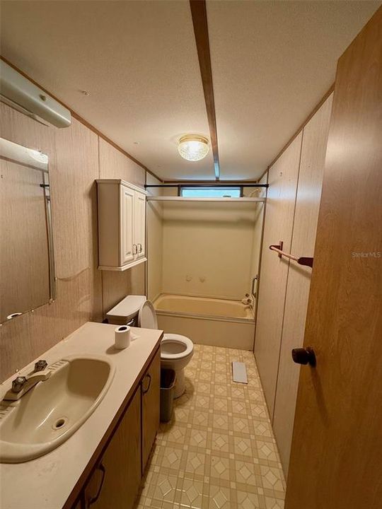 For Sale: $150,000 (2 beds, 2 baths, 924 Square Feet)