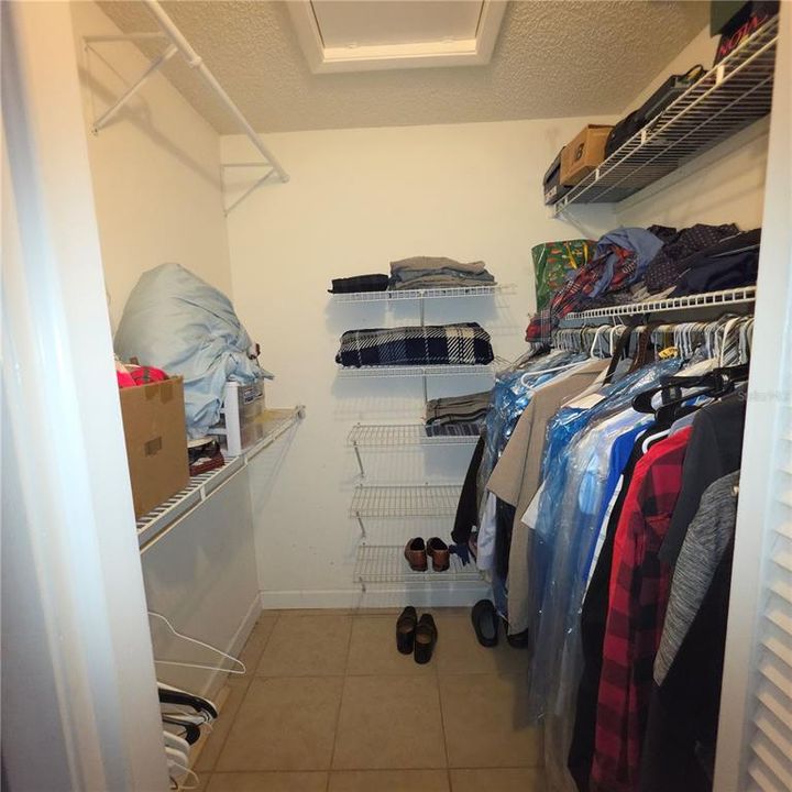 合同活跃: $315,000 (3 贝兹, 2 浴室, 1583 平方英尺)