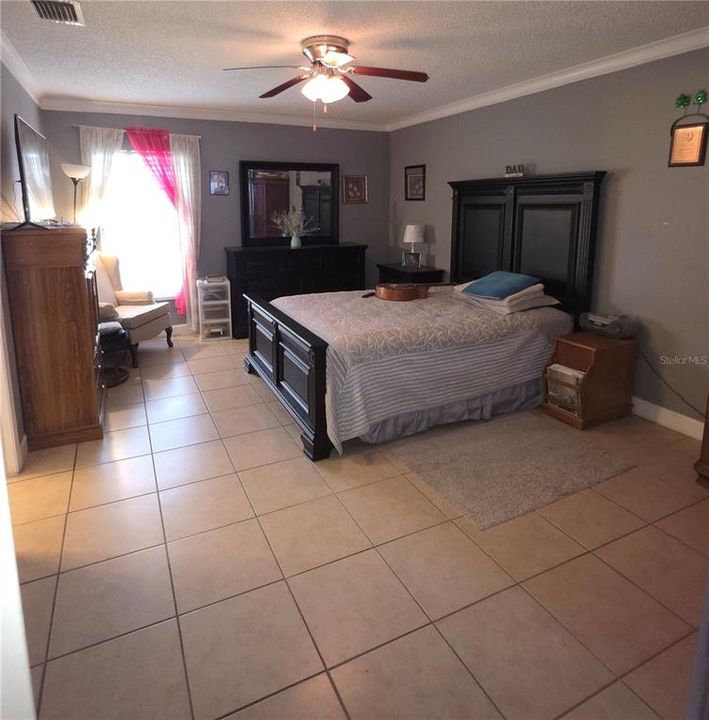 合同活跃: $315,000 (3 贝兹, 2 浴室, 1583 平方英尺)