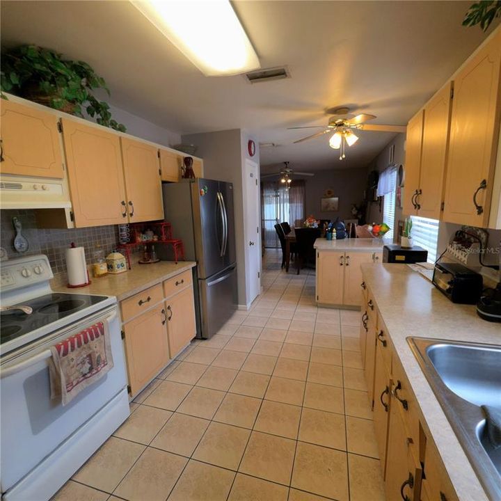 合同活跃: $315,000 (3 贝兹, 2 浴室, 1583 平方英尺)