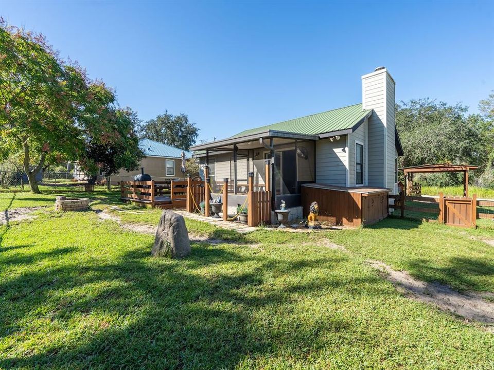 For Sale: $220,000 (2 beds, 2 baths, 1072 Square Feet)