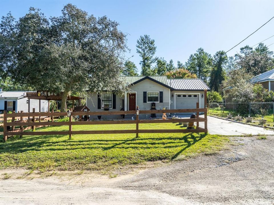 For Sale: $220,000 (2 beds, 2 baths, 1072 Square Feet)