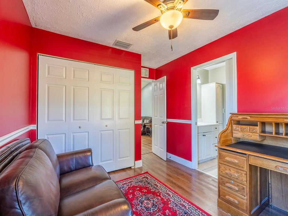 For Sale: $220,000 (2 beds, 2 baths, 1072 Square Feet)