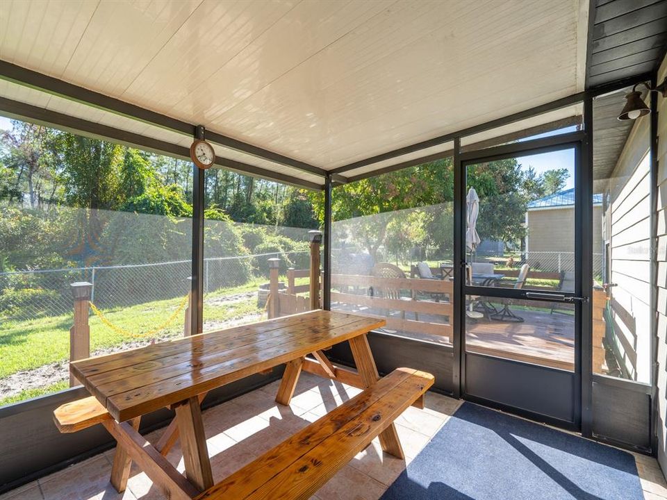 For Sale: $220,000 (2 beds, 2 baths, 1072 Square Feet)