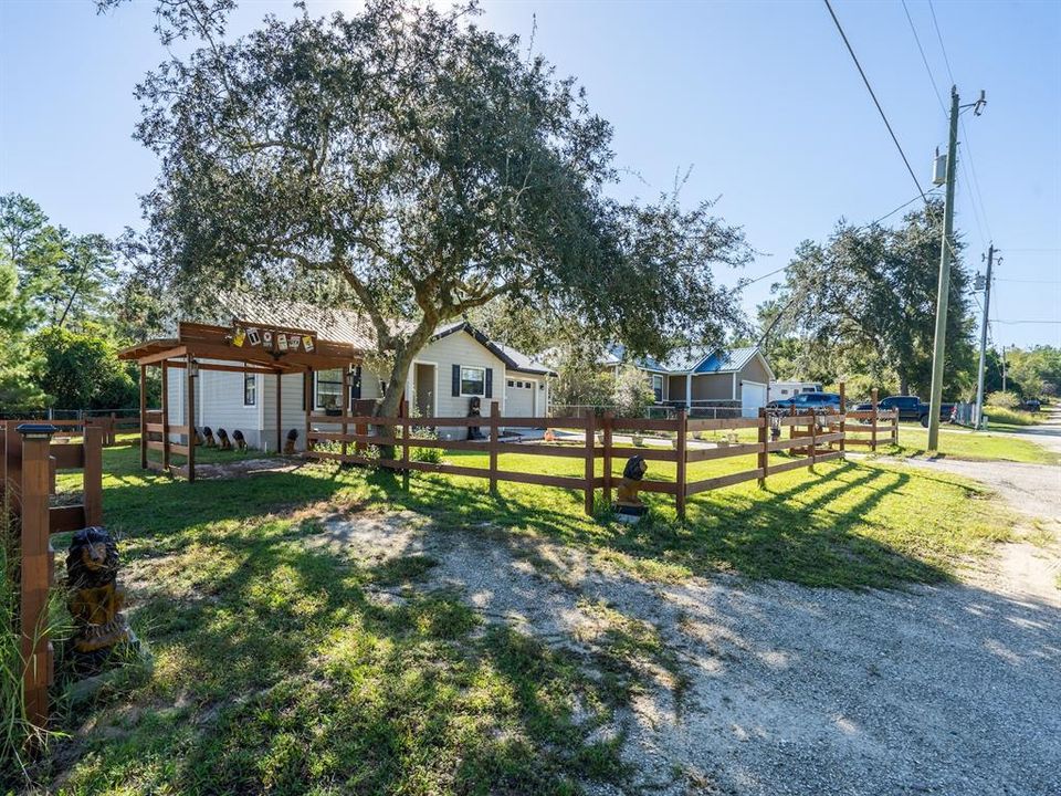 For Sale: $220,000 (2 beds, 2 baths, 1072 Square Feet)