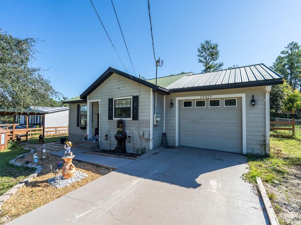 For Sale: $220,000 (2 beds, 2 baths, 1072 Square Feet)