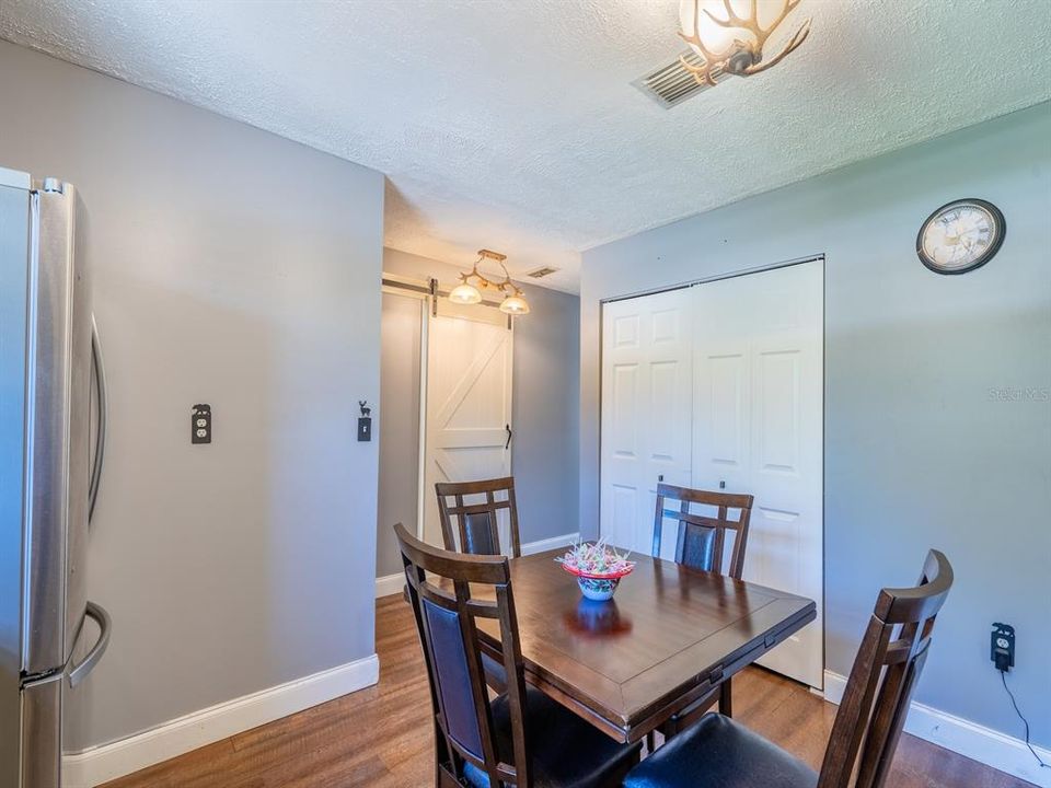 For Sale: $220,000 (2 beds, 2 baths, 1072 Square Feet)