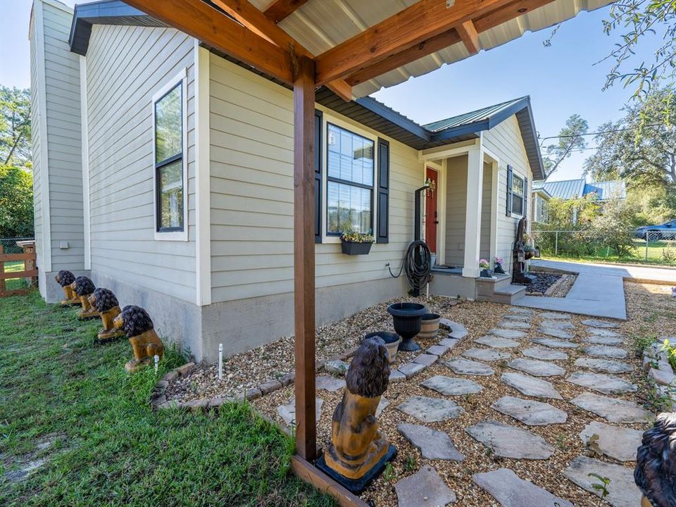 For Sale: $220,000 (2 beds, 2 baths, 1072 Square Feet)