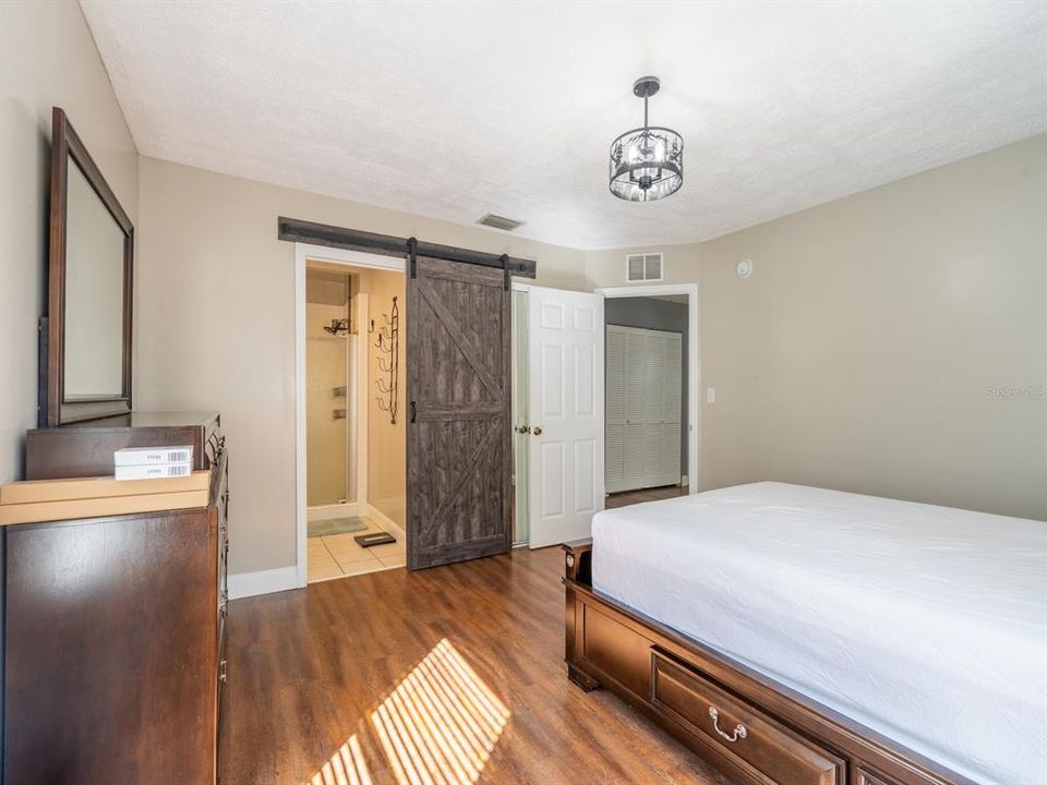For Sale: $220,000 (2 beds, 2 baths, 1072 Square Feet)