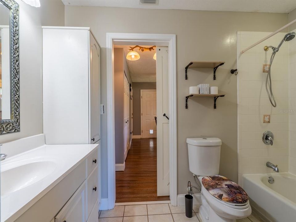 For Sale: $220,000 (2 beds, 2 baths, 1072 Square Feet)